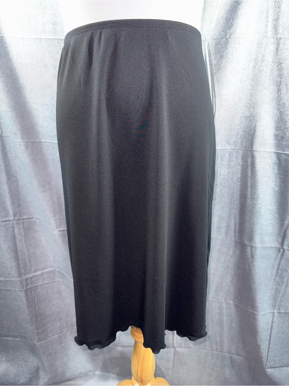 2575-Ann Taylor Black Stretch Midi Skirt with Wave Hem
